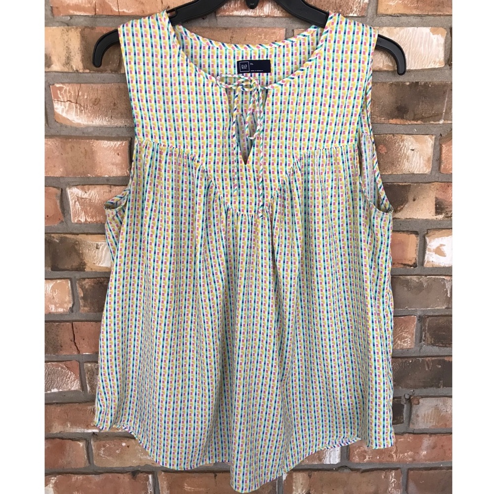 Gap Women’s Sleeveless Shirt     XL